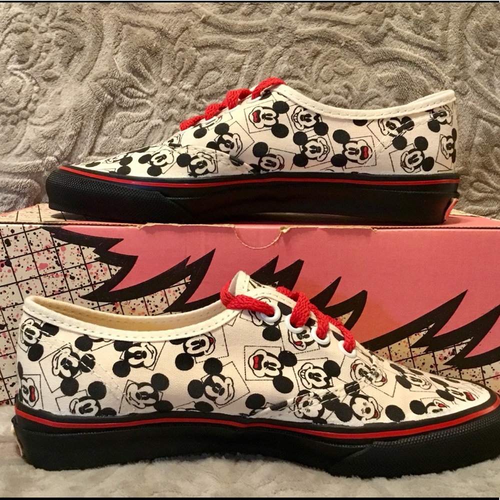 VANS VINTAGE 1980’s MICKEY MOUSE VAULT COLLECTION